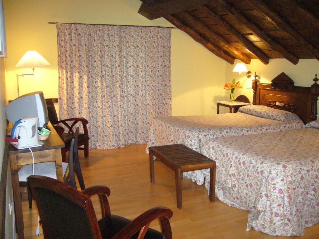 Hotel Rural Casa Roja Кадаведо Стая снимка